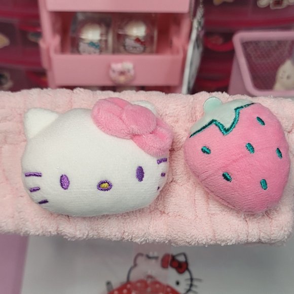 Hello Kitty Limited Edition Strawberry Graphic Bath Headband - Picture 2 of 6